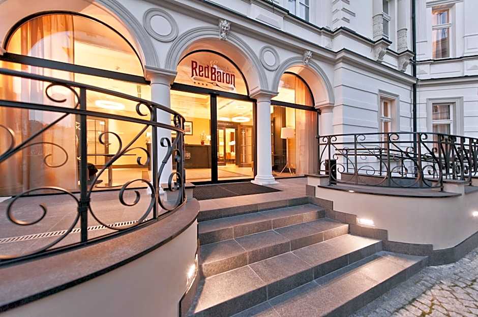 Red Baron Hotel & Restaurant