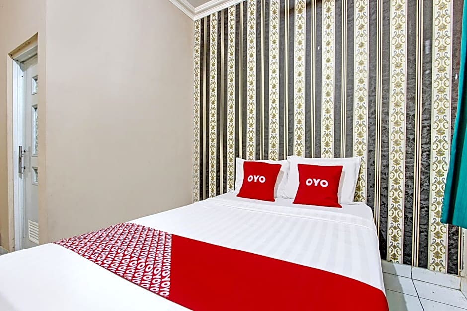 OYO 92287 Hotel Aji Mantoro