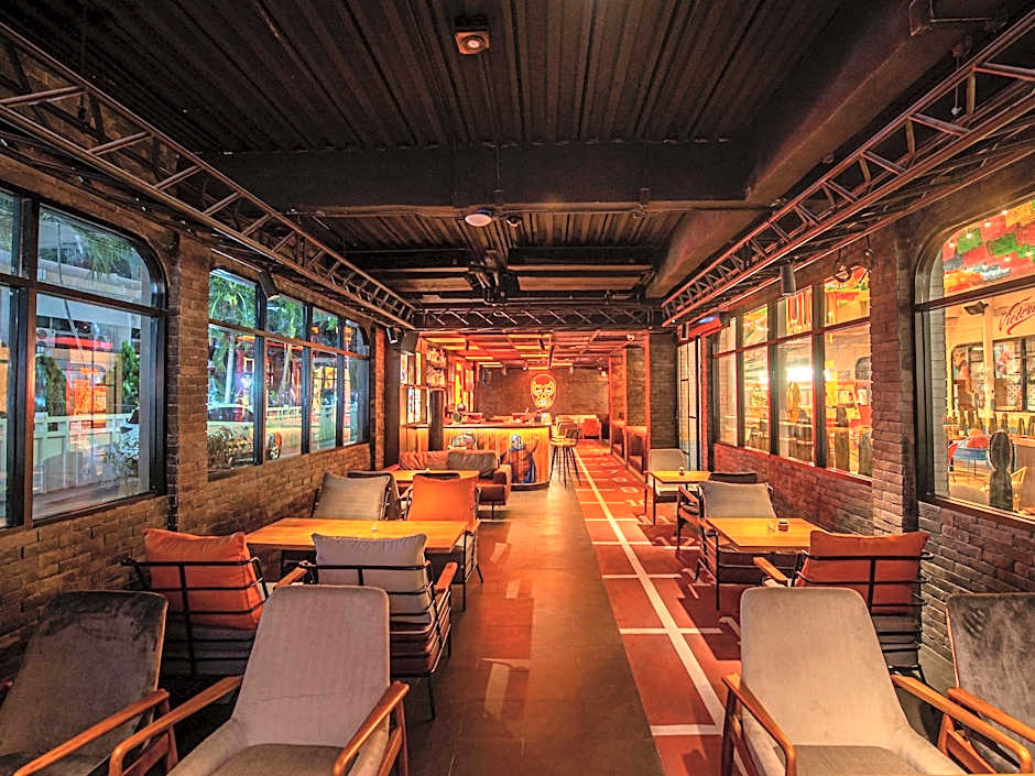 Novotel Living Bangkok Sukhumvit Legacy