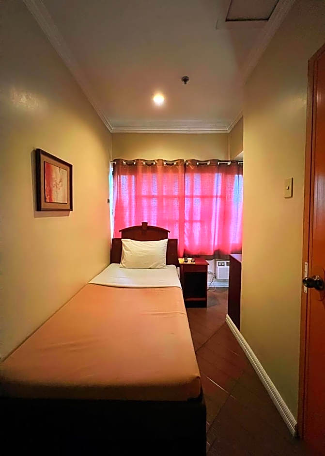 Blue Velvet Hotel -CM Recto