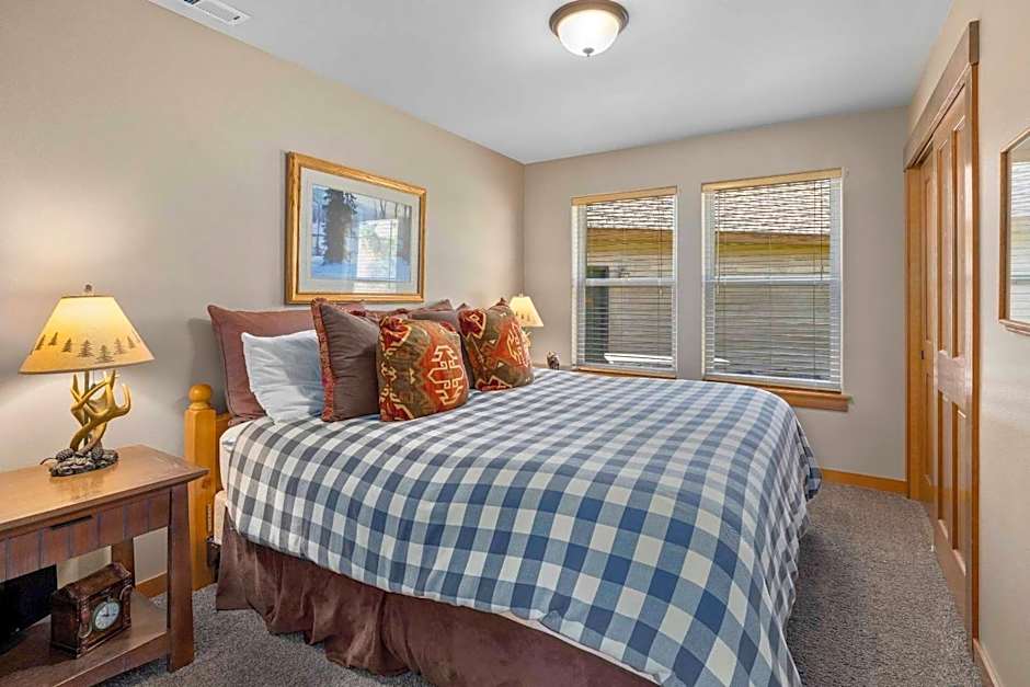Dog-Friendly Ronald Vacation Rental Cabin!