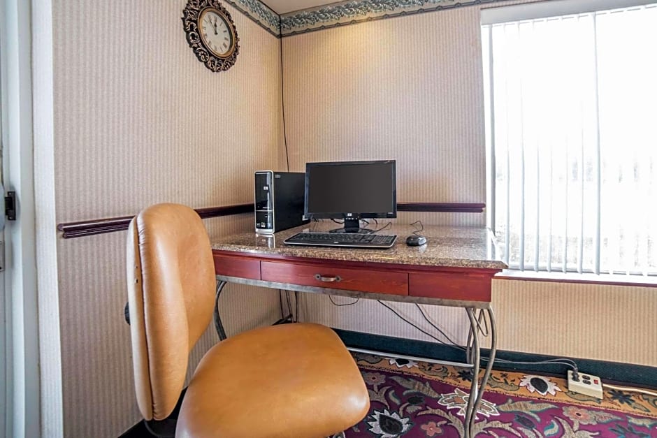 Rodeway Inn & Suites