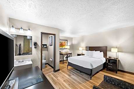 1 Queen Bed
