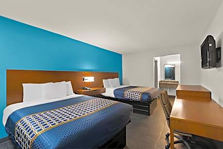 Quadruple Room with Two Queen Beds and Roll-In Shower - Disability Access/Non Smoking