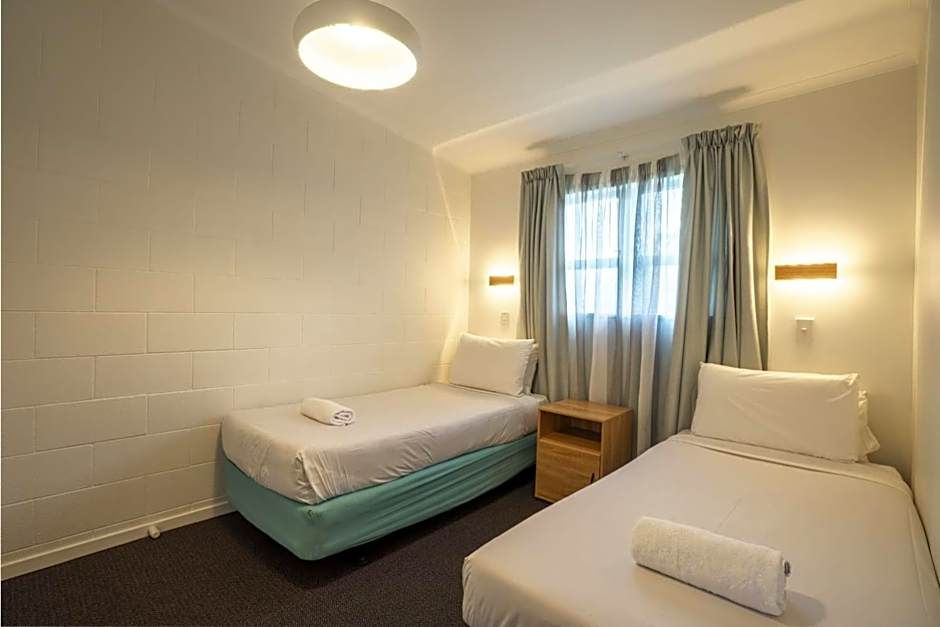 Frimley Lodge Motel - with Airport Shuttle service- Best Location in Town