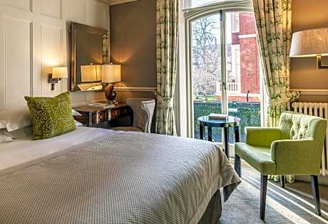 Superior Queen Room at 11 Cadogan Gardens