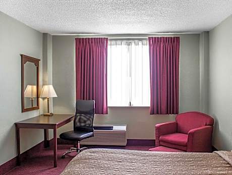 1 King Bed, Nonsmoking