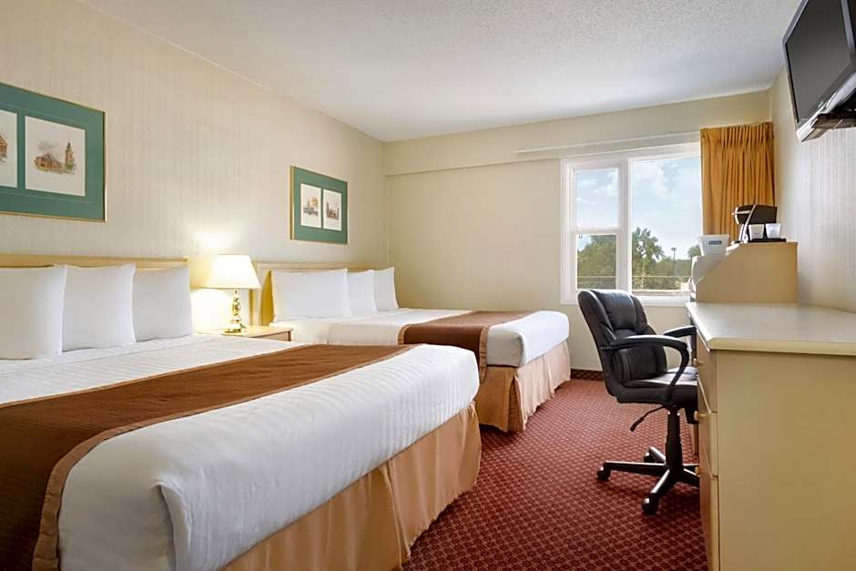 Travelodge by Wyndham Lethbridge