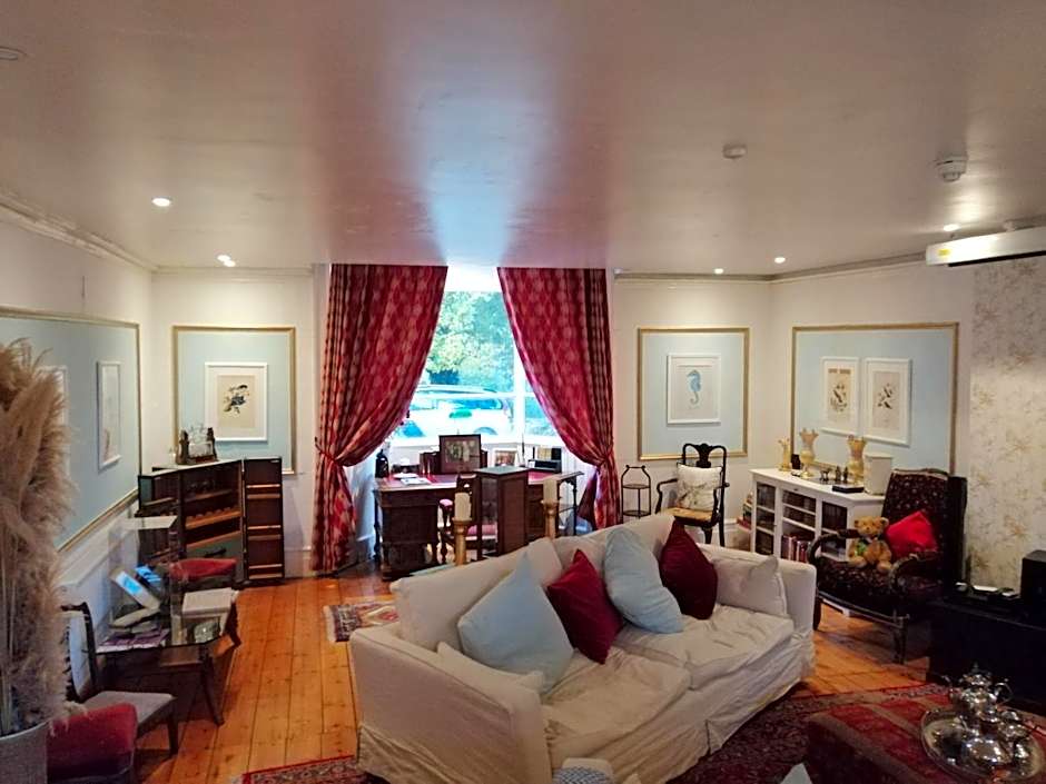 Guestling Hall Hotel