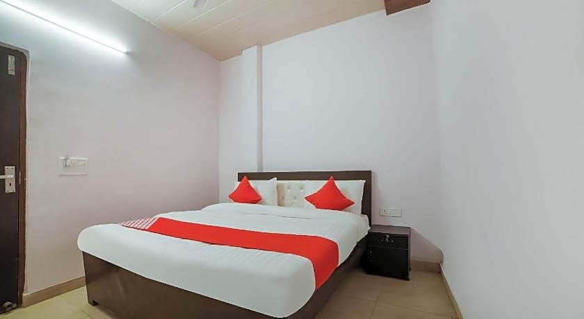 OYO 70893 KL Khari Inn