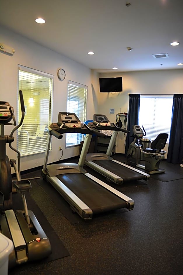 Holiday Inn Express & Suites Youngstown West I 80, an IHG Hotel