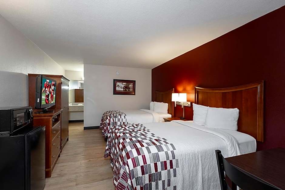 Photo 1 of 8 of Deluxe 2 Queen Beds, Smoking