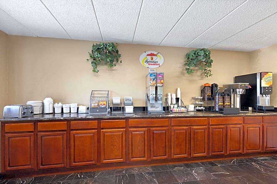 Super 8 by Wyndham Fort Mitchell Cincinnati Area