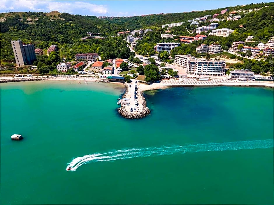 Royal Grand Hotel and Spa - All Inclusive and Free beach accsess