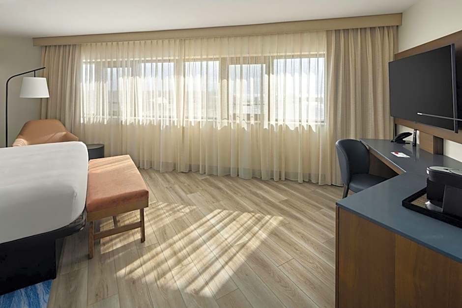 Oshkosh Marriott Waterfront Hotel & Convention Center