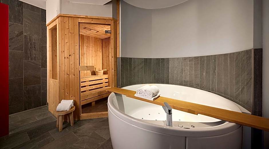 Haven Hotel Rotterdam, Curio Collection by Hilton