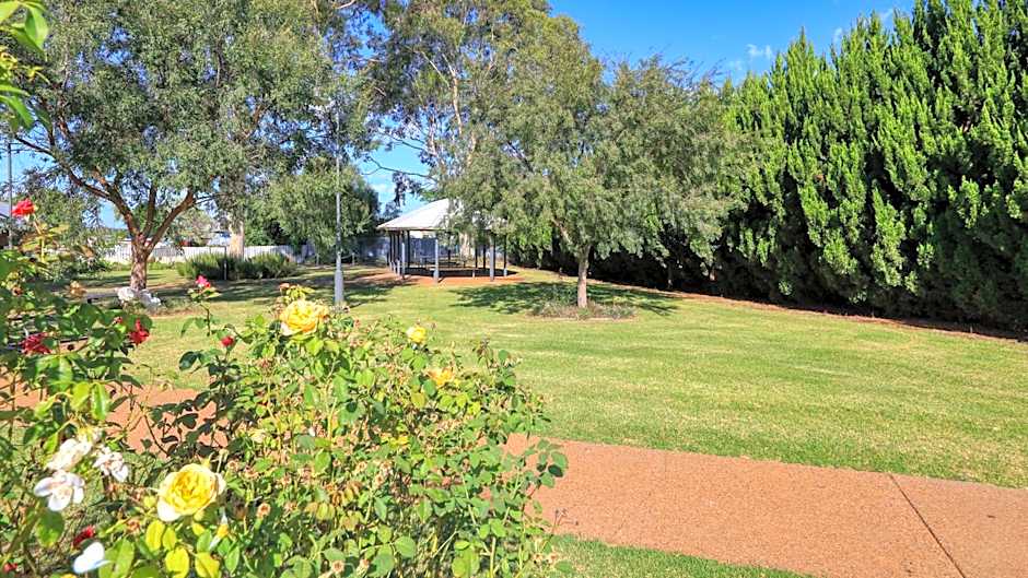 Golden Peak Motel PeakHill