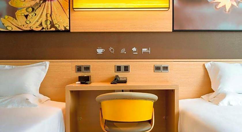 IU Hotel Chengdu Pengzhou Municipal Government Branch