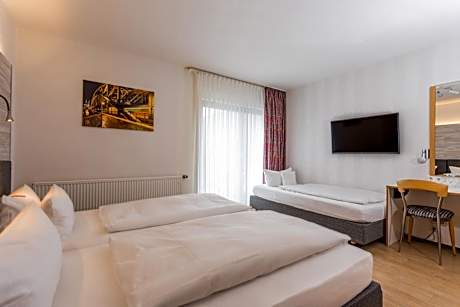 Triple Room with Balcony