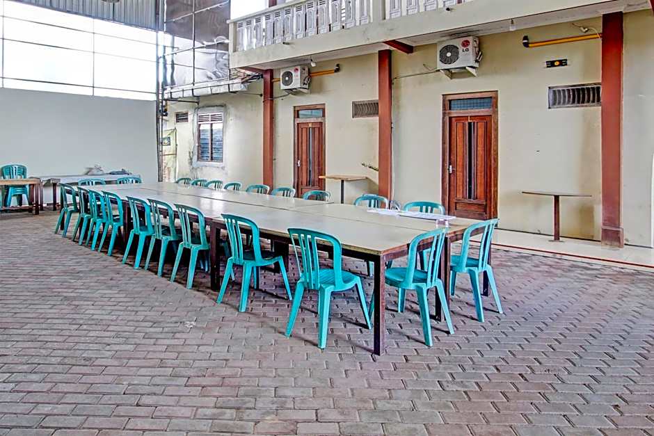 OYO 93660 New Family Hotel Syariah