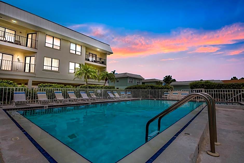 Absolute Anna Maria-Private Beach Access-Heated Pool-Water Views From Every Room