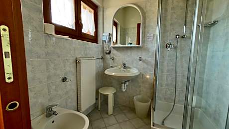 Standard Single Room with Mountain View
