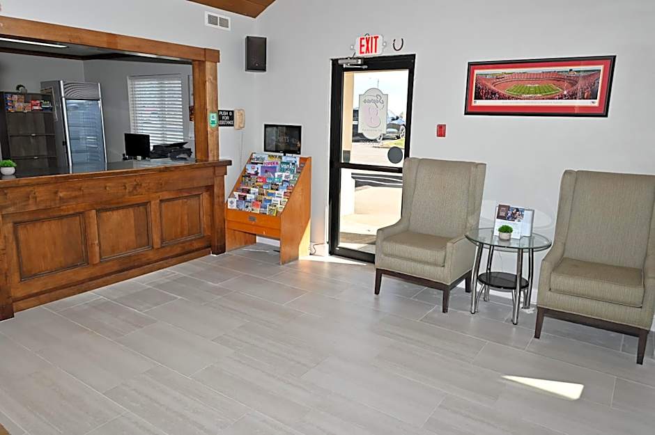 Super 8 by Wyndham Higginsville