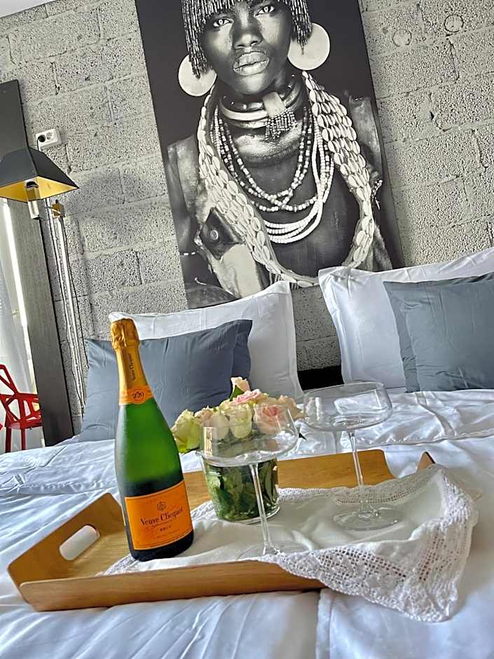 SURF HOUSE DREAMERS COAST