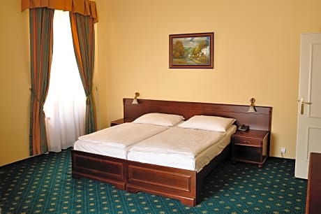 double room with extra bed