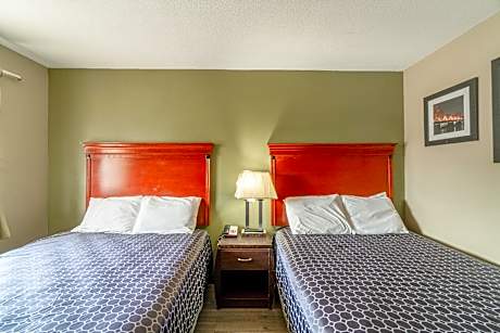 2 Queen Bed Smoking