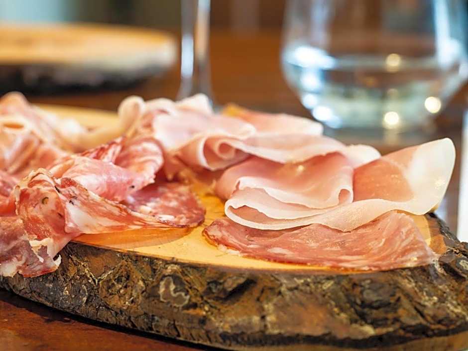 Al Fogolâr Rooms & Osteria with Saunaland