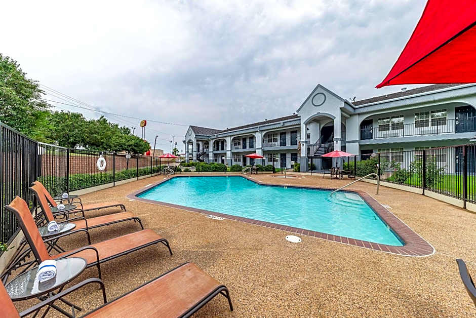 Quality Inn & Suites Canton