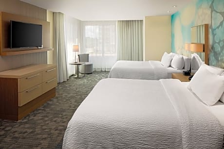 Queen Room with Two Queen Beds - Hearing Accessible