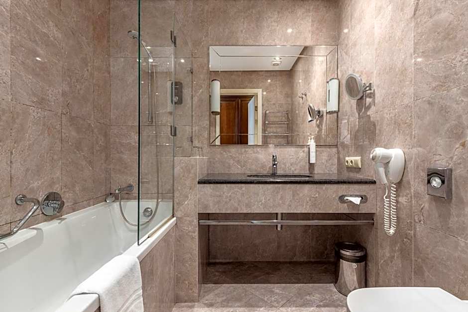 RIXWELL GERTRUDE HOTEL