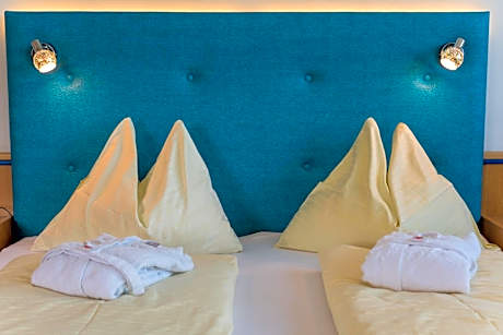 Apartment with Balcony or Terrace (6-8)