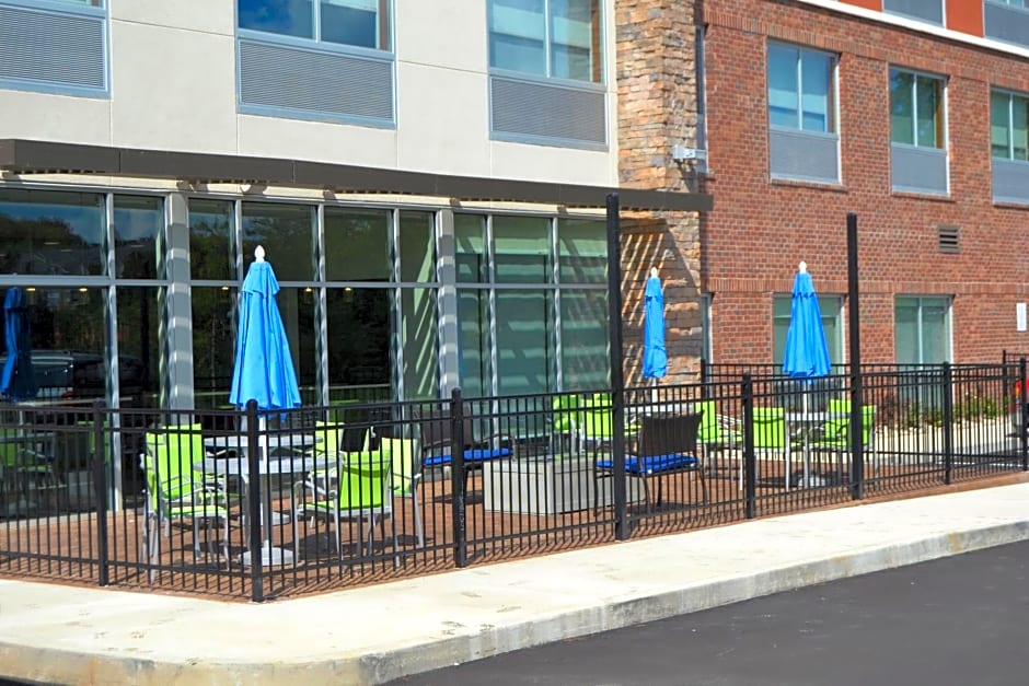 Holiday Inn Express & Suites Goodlettsville N Nashville By IHG