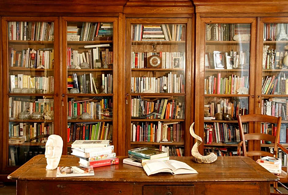 La Porte Rouge - The Red Door Inn