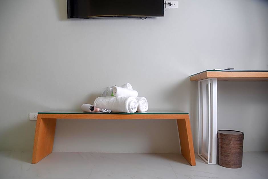 โรงแรมโกลว์ รัตนา เพลส