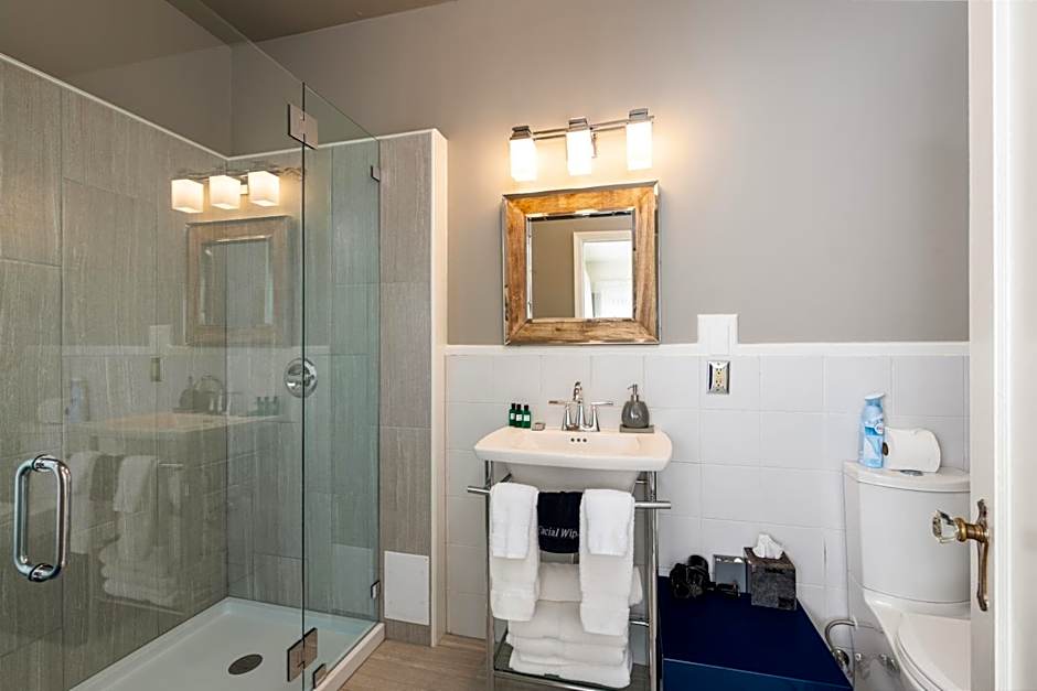 Nantucket Whale Inn, Half Moon Bay