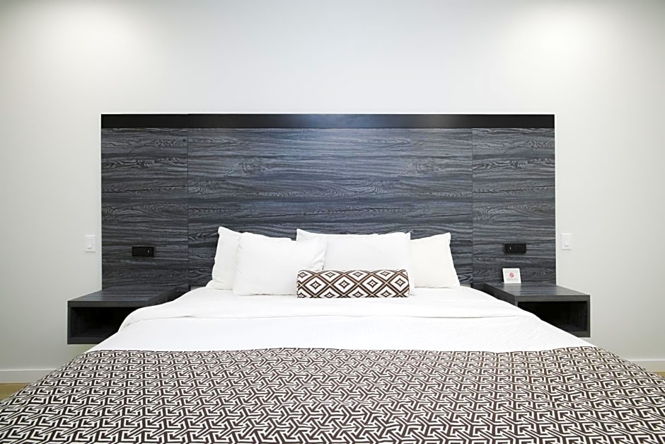 Sapphire Inn & Suites
