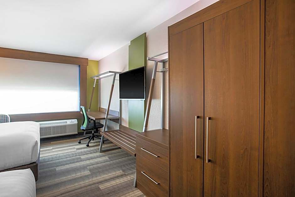 Holiday Inn Express & Suites Ludington By IHG
