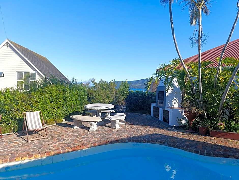 Guinea Fowl Lodge - Lagoon & Heads View B&B, Central Knysna