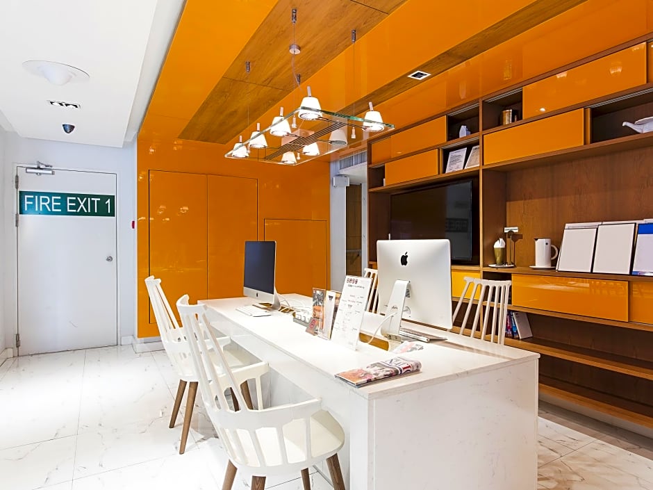 S Box Sukhumvit Hotel