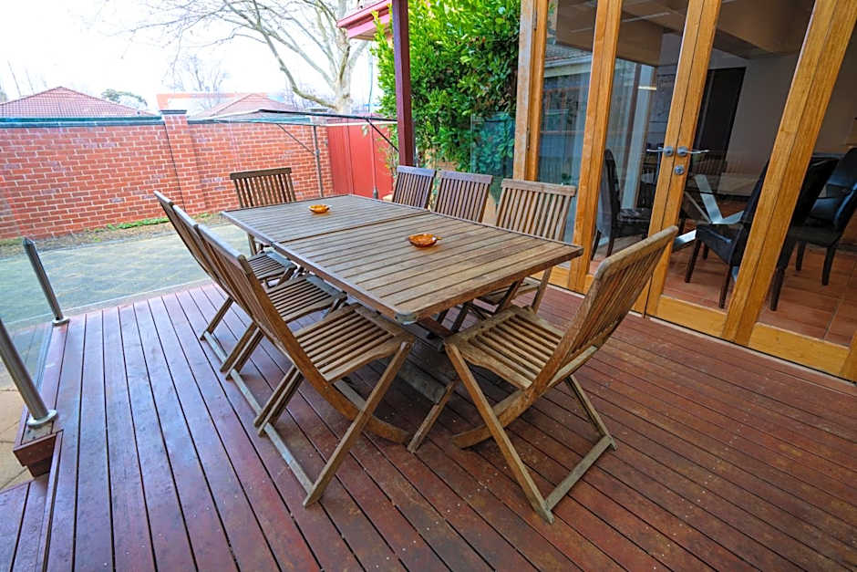 Sovereign Park Motor Inn