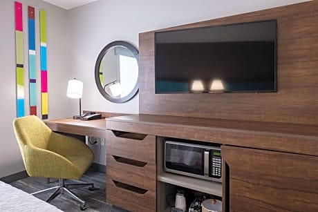 Room with Two Queen Beds - Non-Smoking