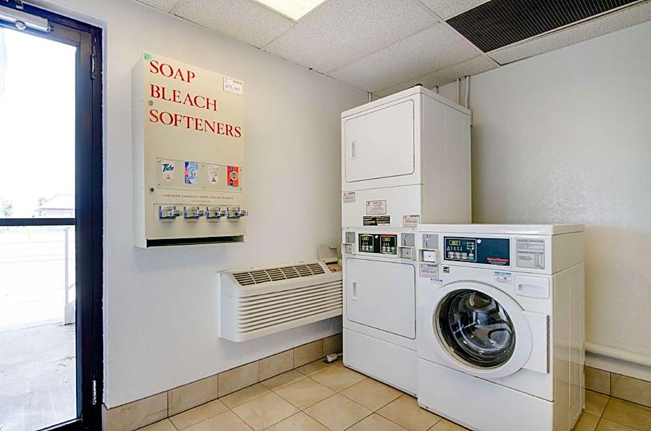 Motel 6-Salina, KS
