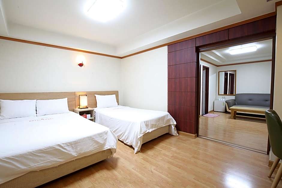 Photo 1 of 4 of Premium Suite