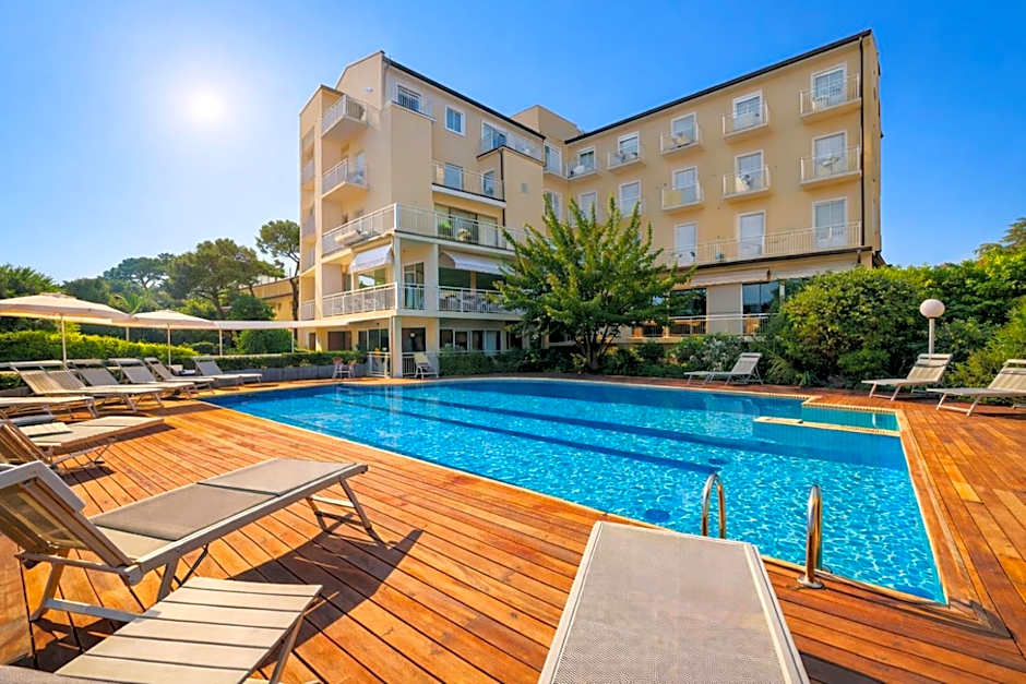 HOTEL TRIONFAL - Fronte Mare - Vicinissimi al Centro