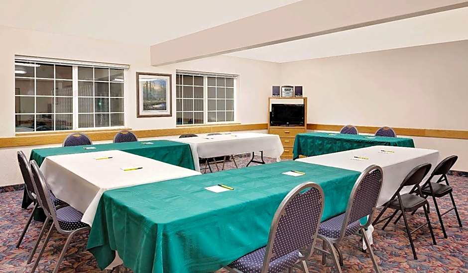 Super 8 by Wyndham Battle Mountain