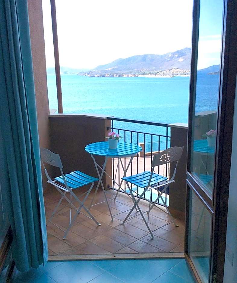 Apartment on the sea